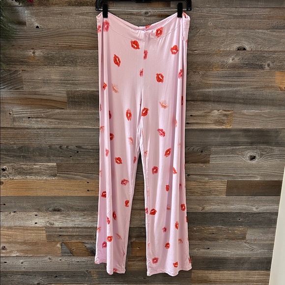 Skims Sleep Pant in Cherry Blossom Lipstick Size Small NWT - Picture 2 of 9